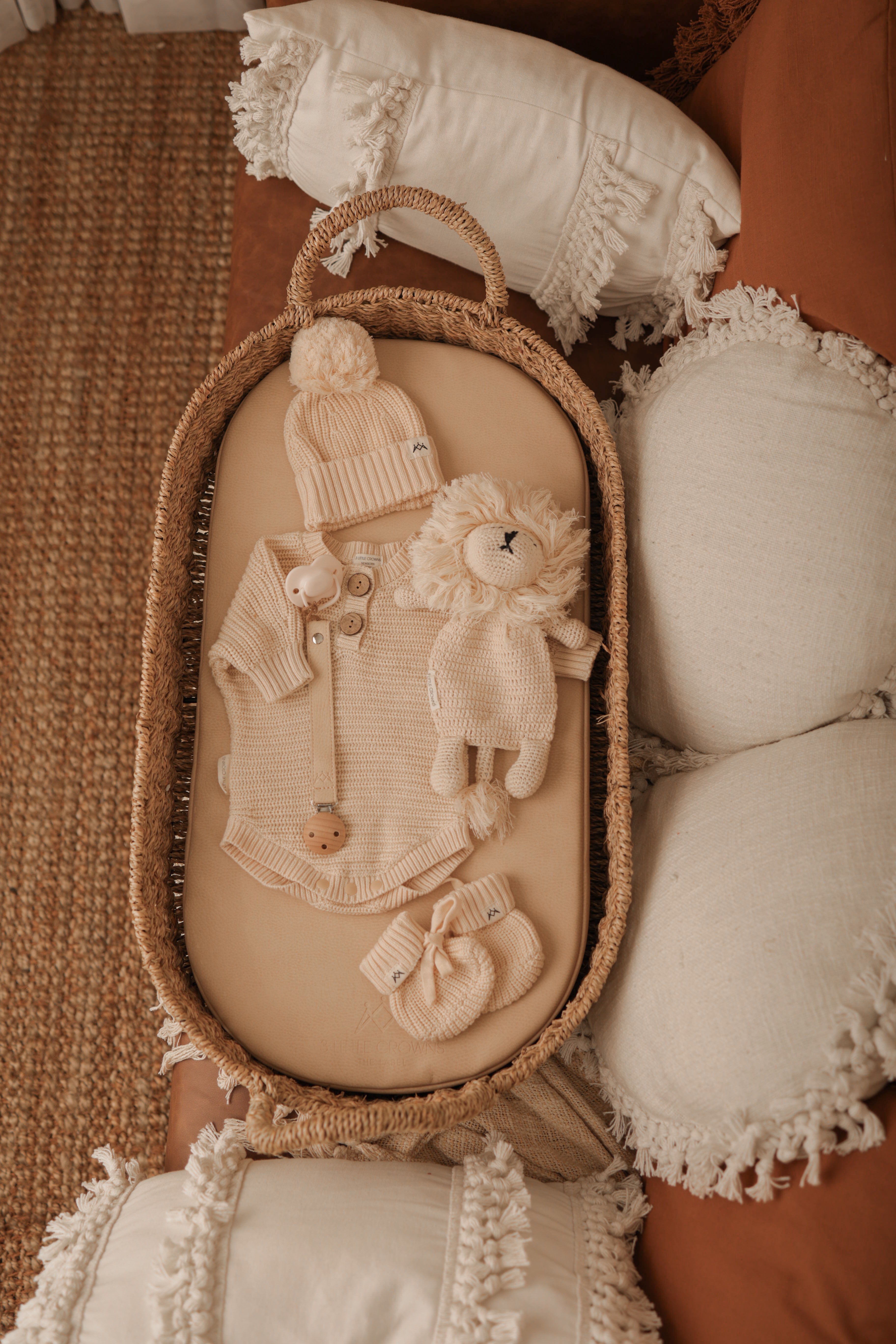 Oat Knitwear &amp; Lion Bundle - 4 Pieces